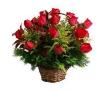 Flores de Rosas em Cesto de Cipó